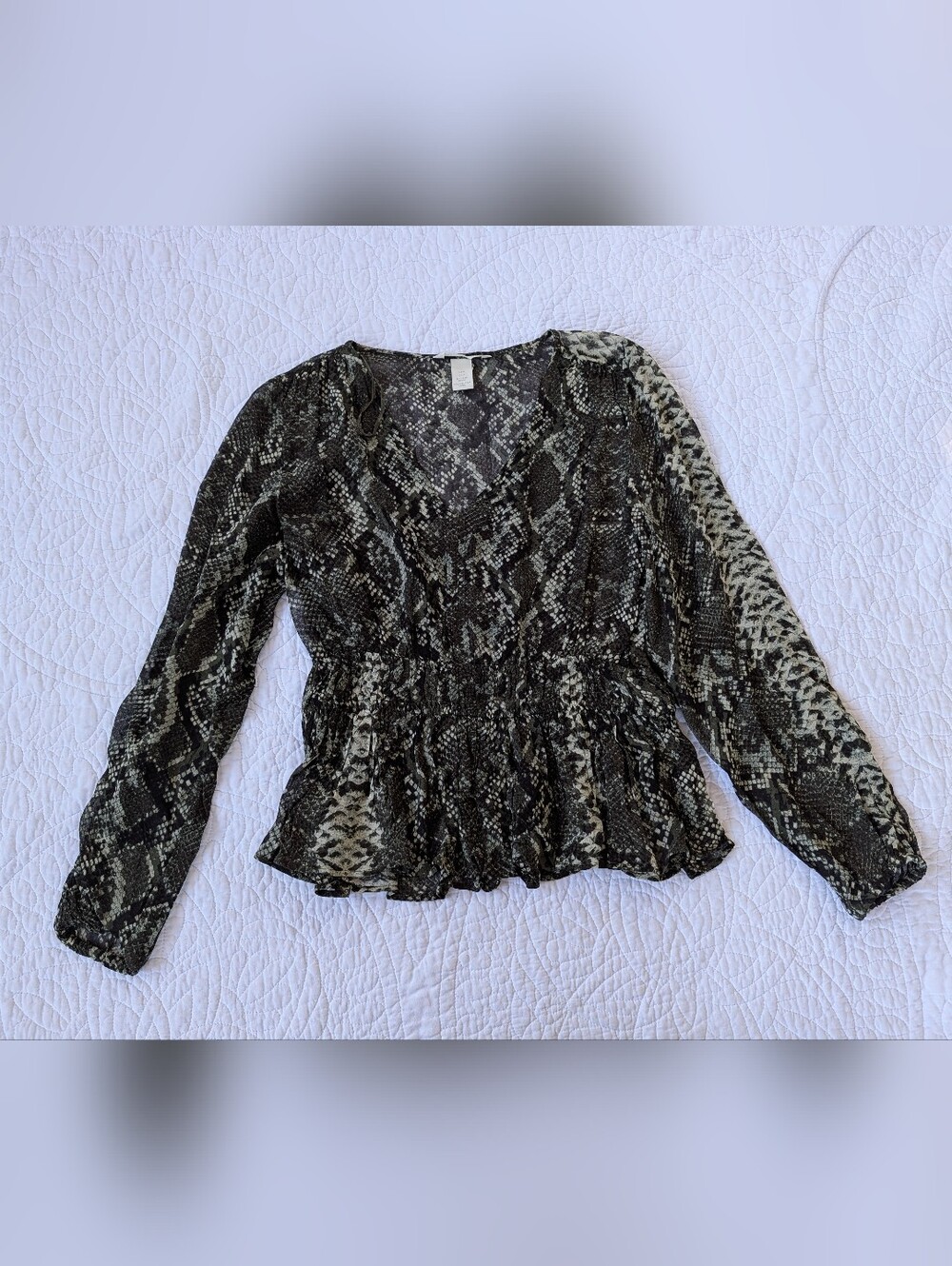 Womens Long-Sleeve Snake Print V-Neck Peplum Top - Green/Black